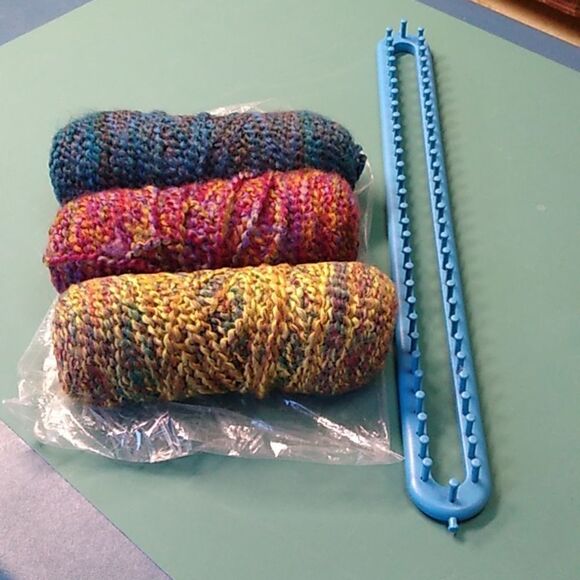 Knitting Loom with three skien starting yarn Cottagecore - Picture 1 of 4